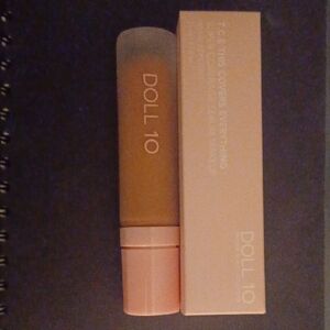 DOLL 10 T.C.E. Make Up In DEEP